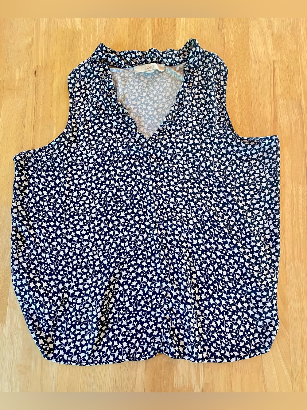 LOFT Navy & White Floral V-Neck Tank Top Large